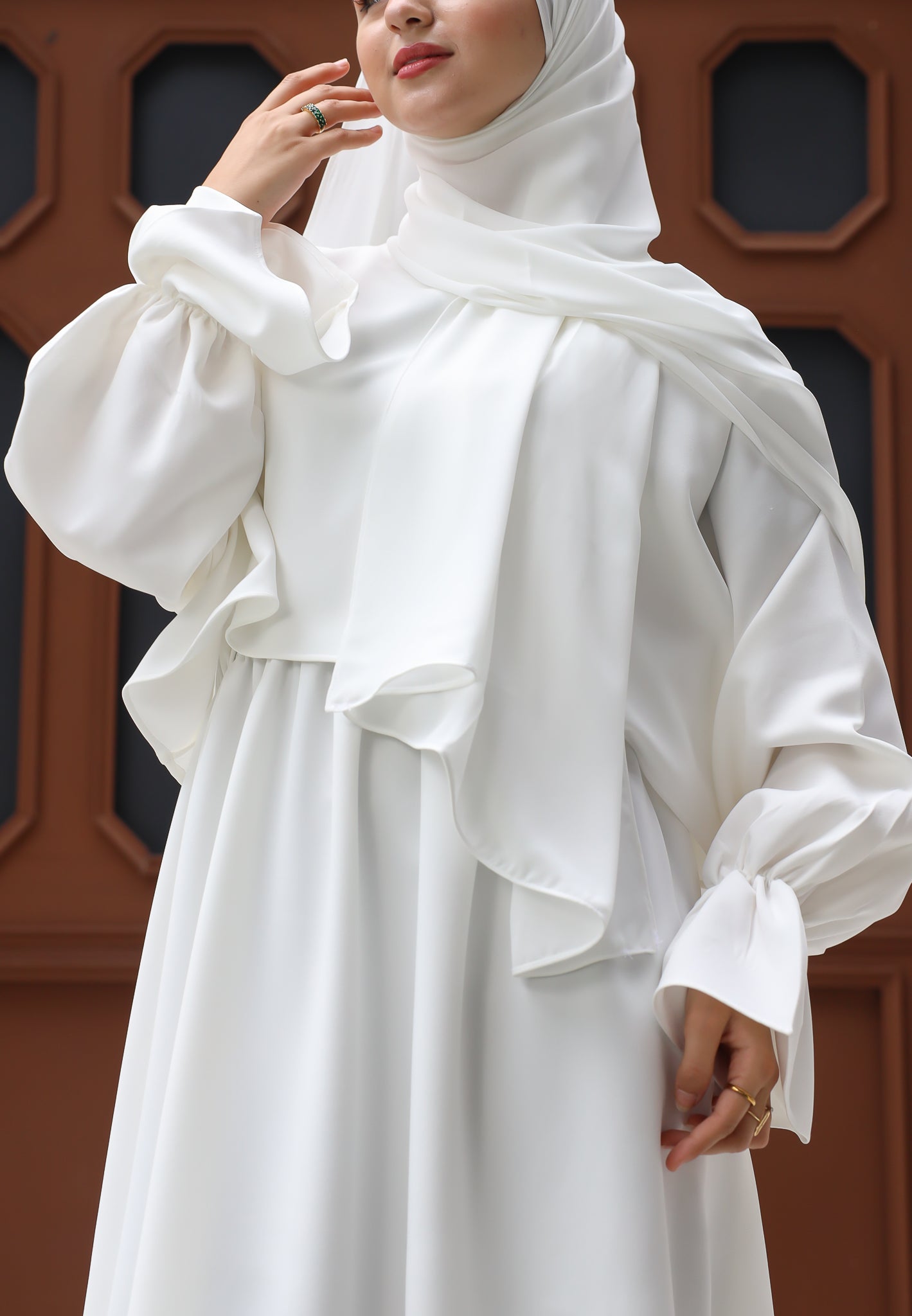 CREAMY WHITE DRESSY UMRAH ISDAL