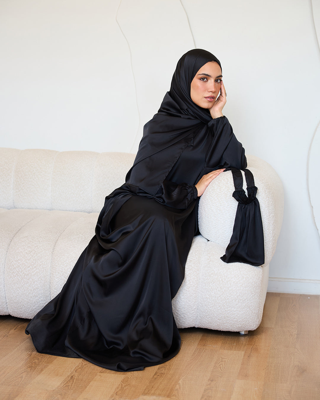 BLACK CLASSIC SATIN ISDAL