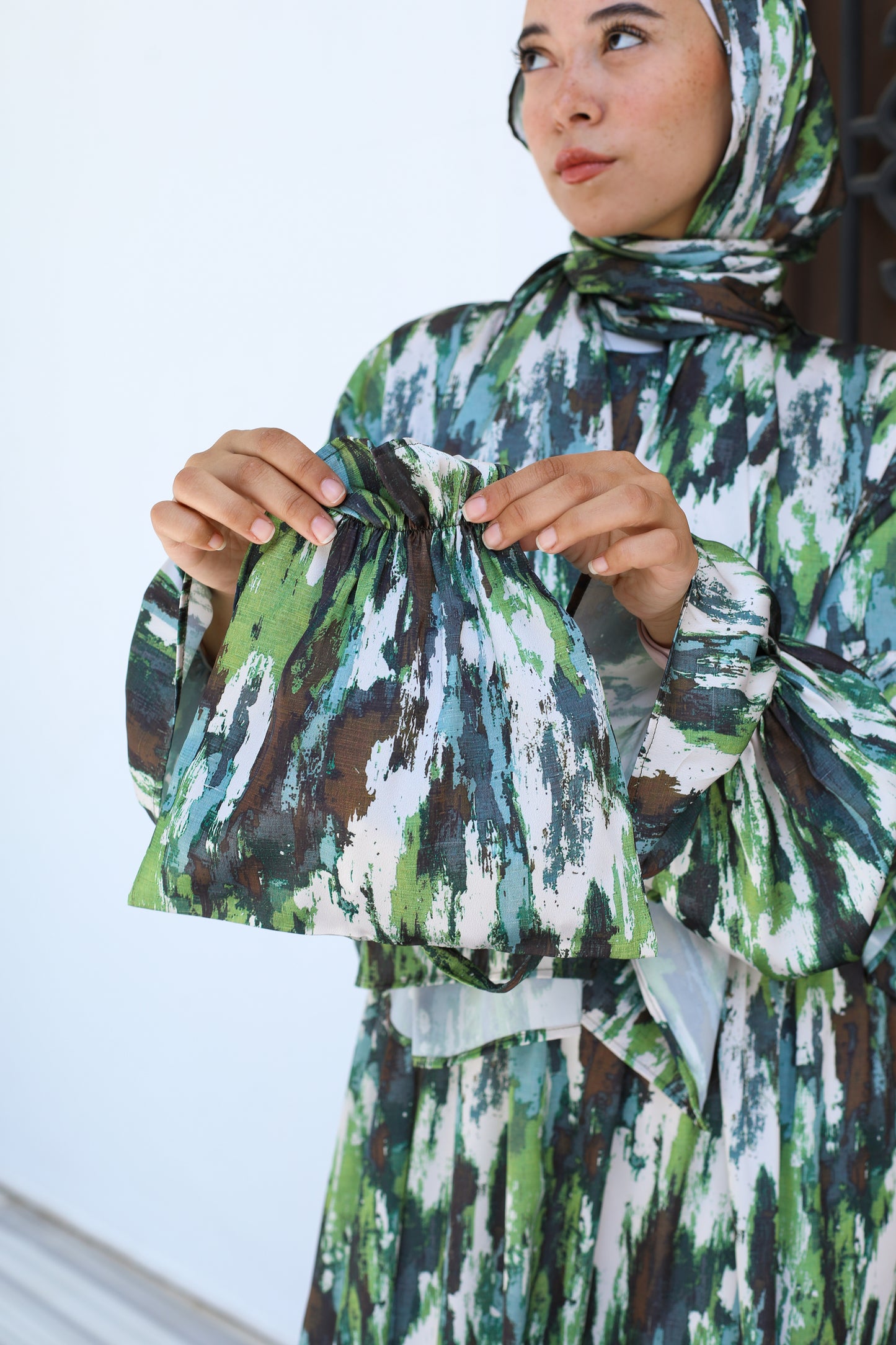 GREEN STROKES PRINT DRESSY SATIN ISDAL
