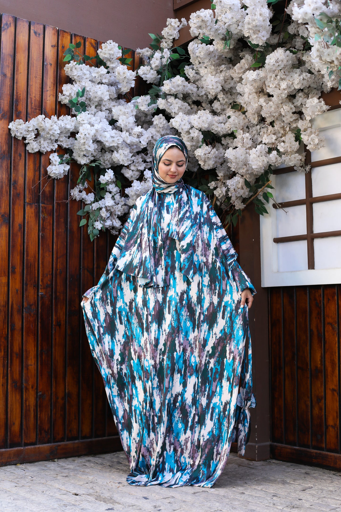 TURQUOISE STROKES PRINT CLASSIC SATIN ISDAL