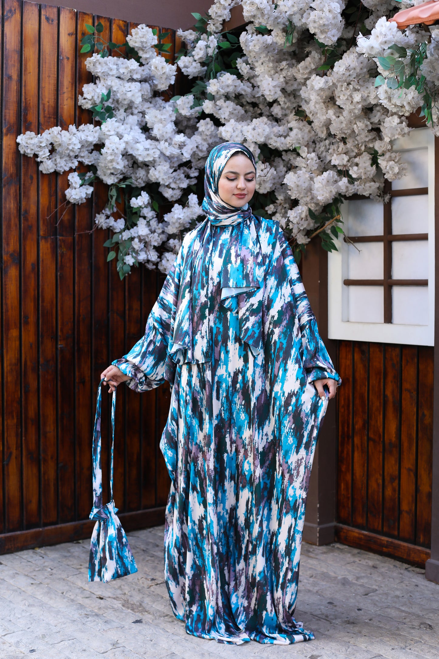 TURQUOISE STROKES PRINT CLASSIC SATIN ISDAL