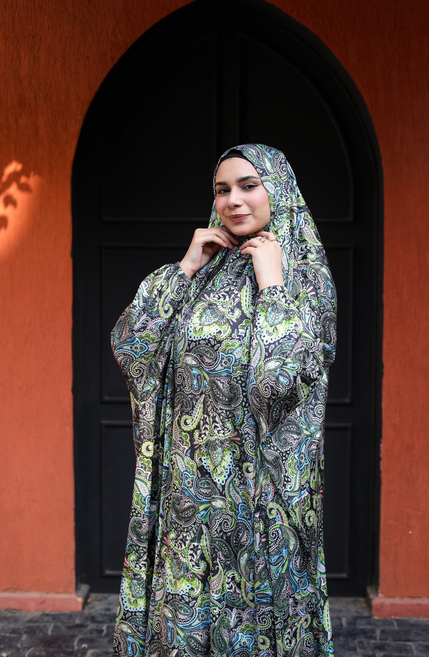 EXOTIC PAISLEY PRINT SATIN MALHAFA ISDAL