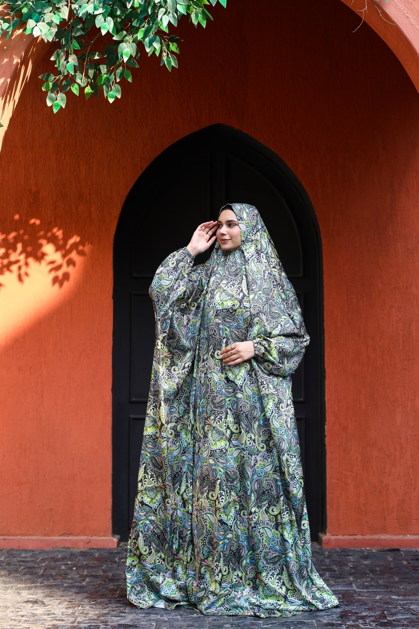 EXOTIC PAISLEY PRINT SATIN MALHAFA ISDAL