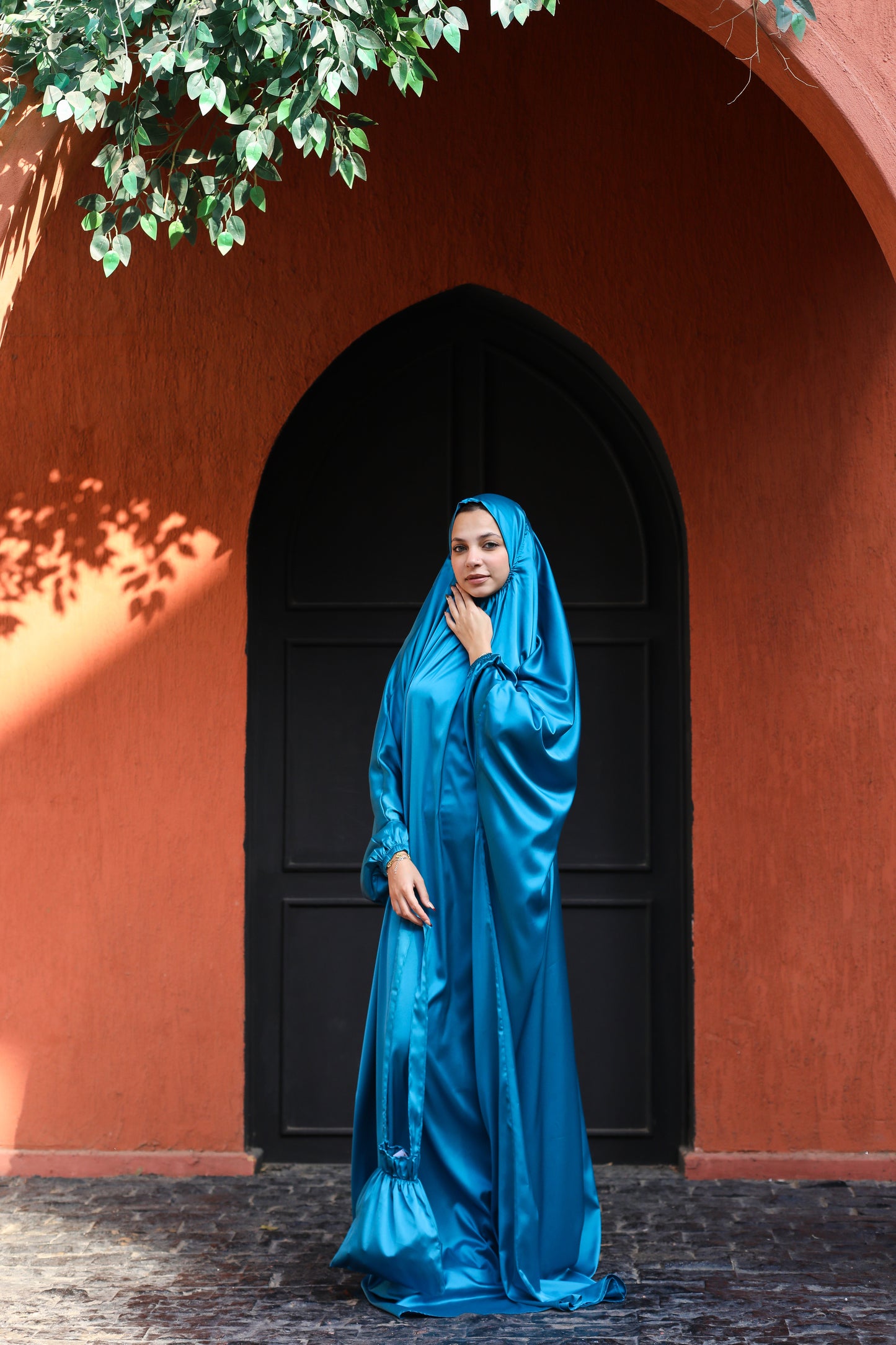 IRIS BLUE SATIN MALHAFA ISDAL