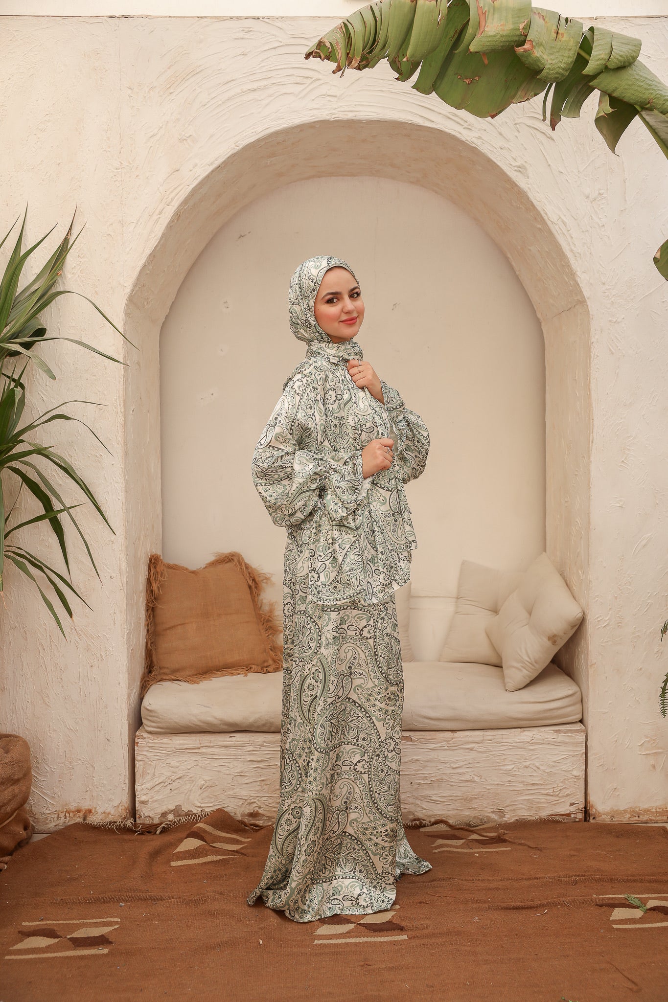 GREEN AURORA PRINT DRESSY SATIN ISDAL