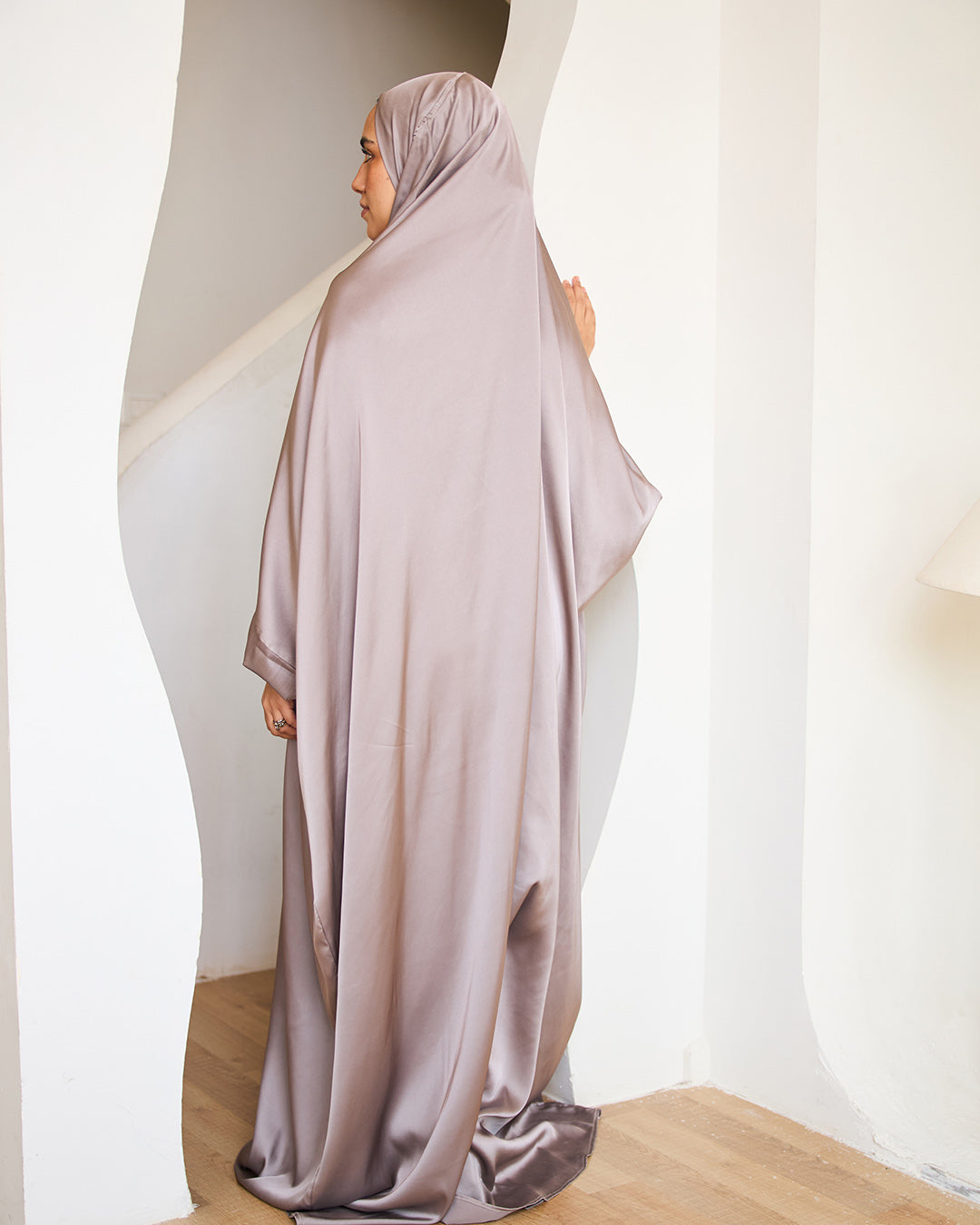 MAUVE SHADOWS MALHAFA ISDAL