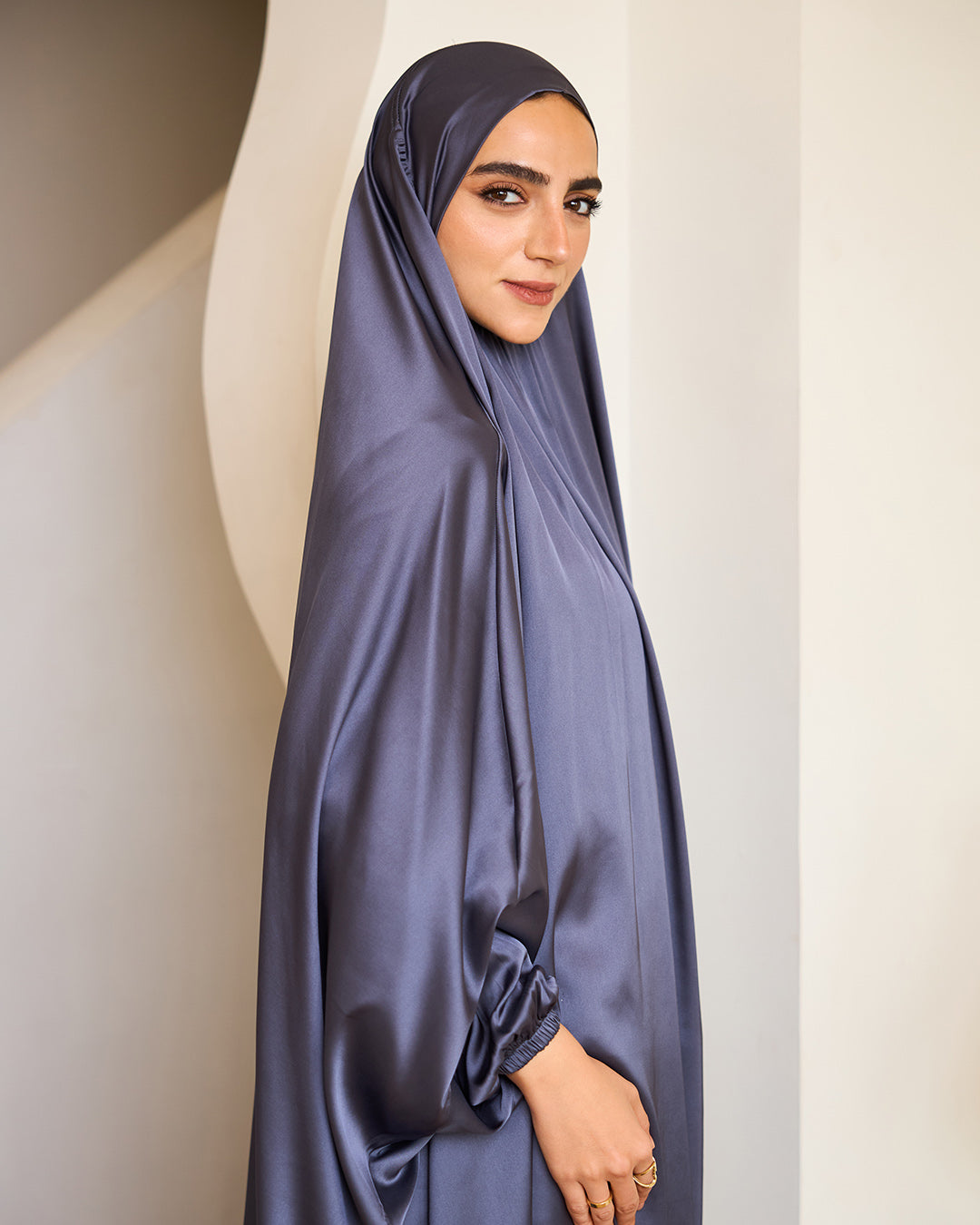 GREY SATIN MALHAFA ISDAL