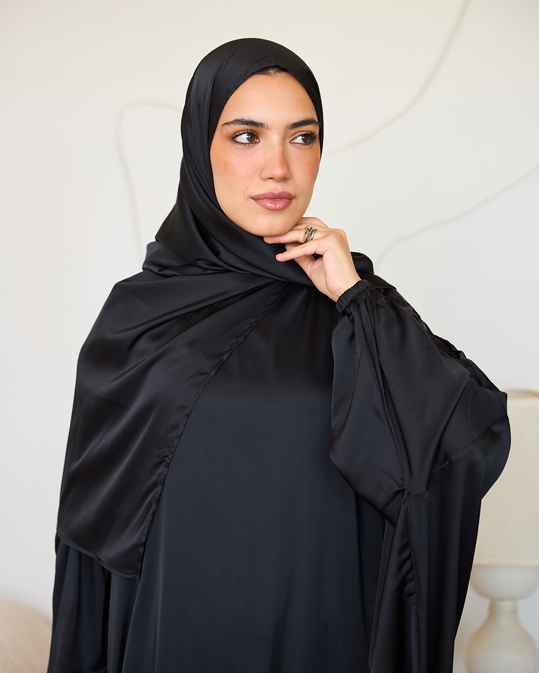 BLACK CLASSIC SATIN ISDAL