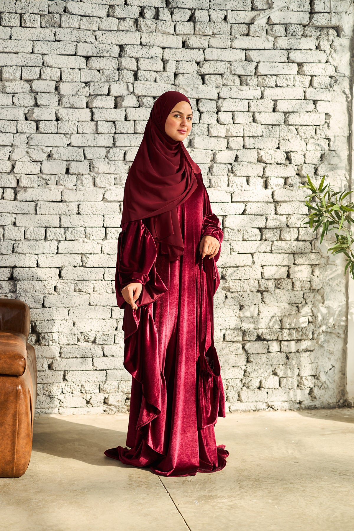 MAROON VELVET RUFFLES ISDAL