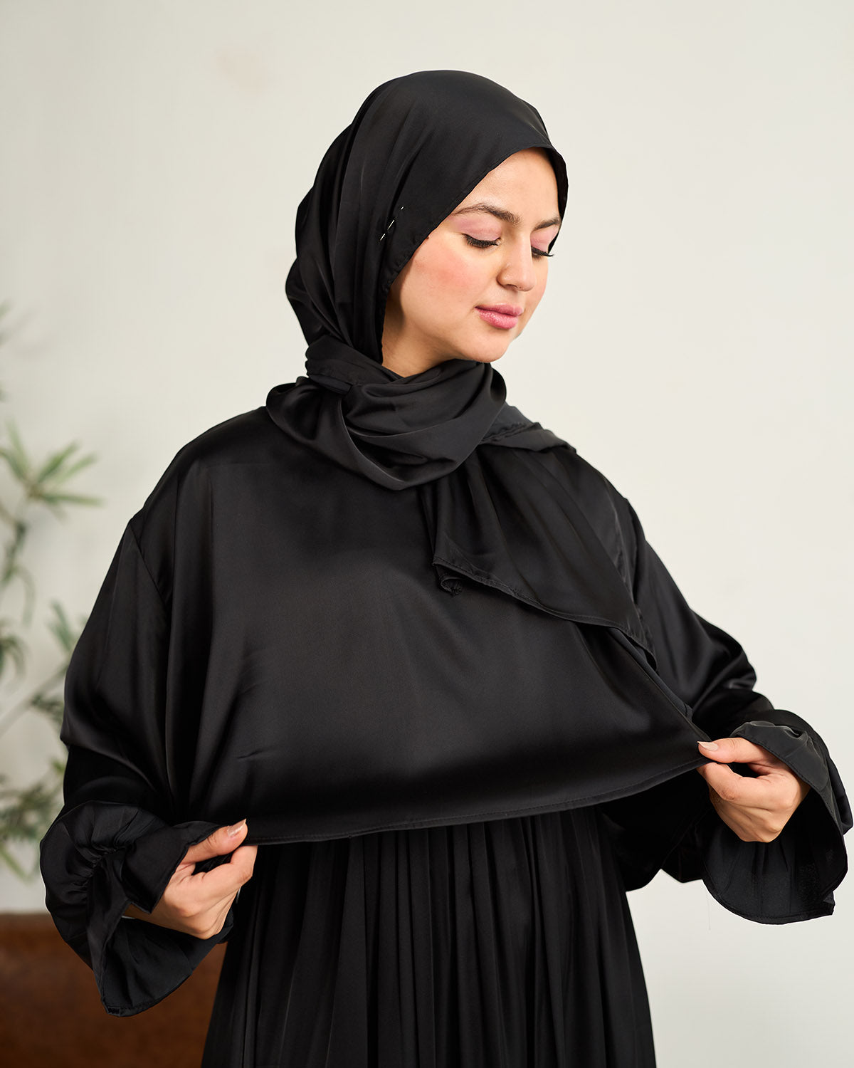 BLACK SATIN DRESS ISDAL