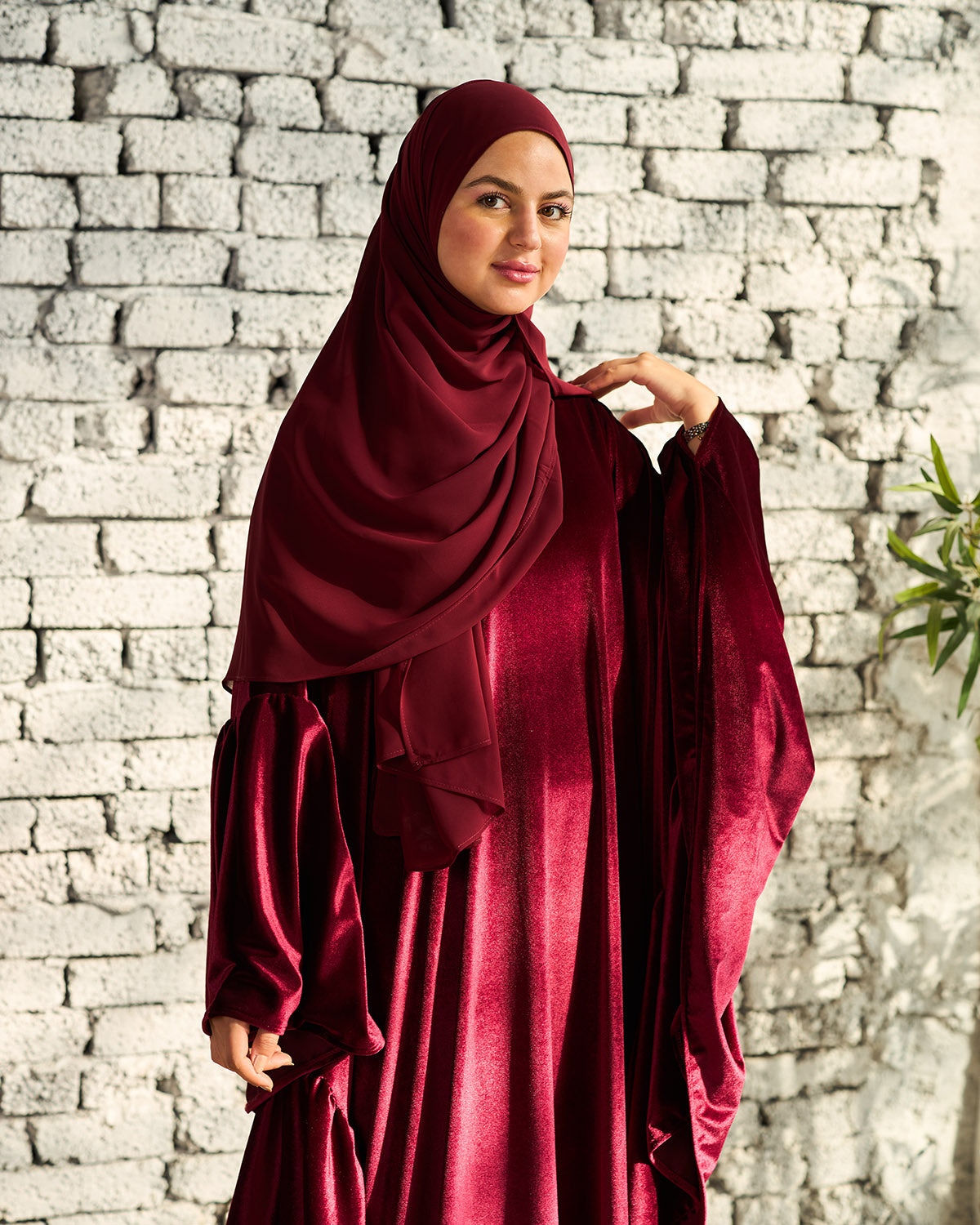 MAROON VELVET RUFFLES ISDAL