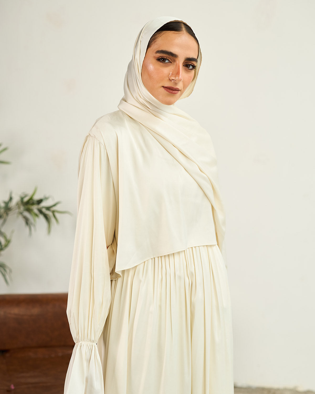 CREAMY WHITE SATIN DRESS ISDAL